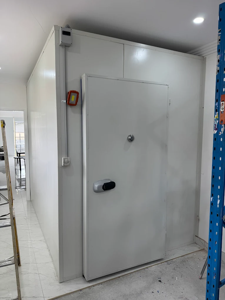 Refrigeration temperature control panel and insulated door by JAE