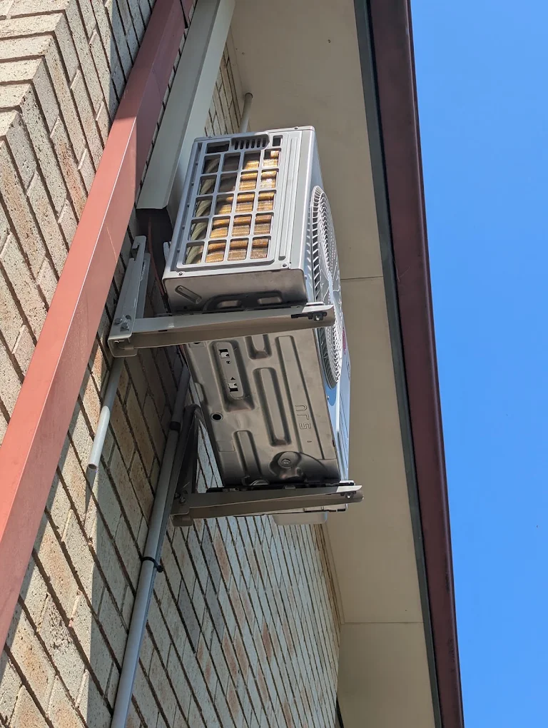 Wall-bracket mounted outdoor air conditioning units by JAE